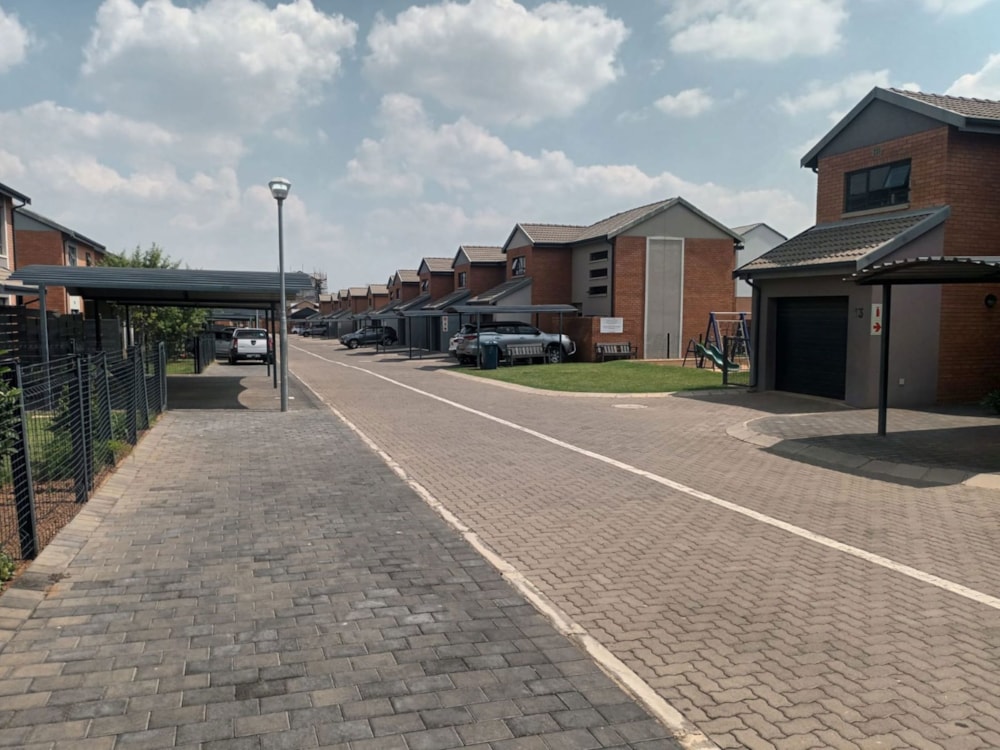 Double-storey house for sale in Derdepoort - PTM1695908 Double-storey house for sale in Derdepoort - PTM1695908