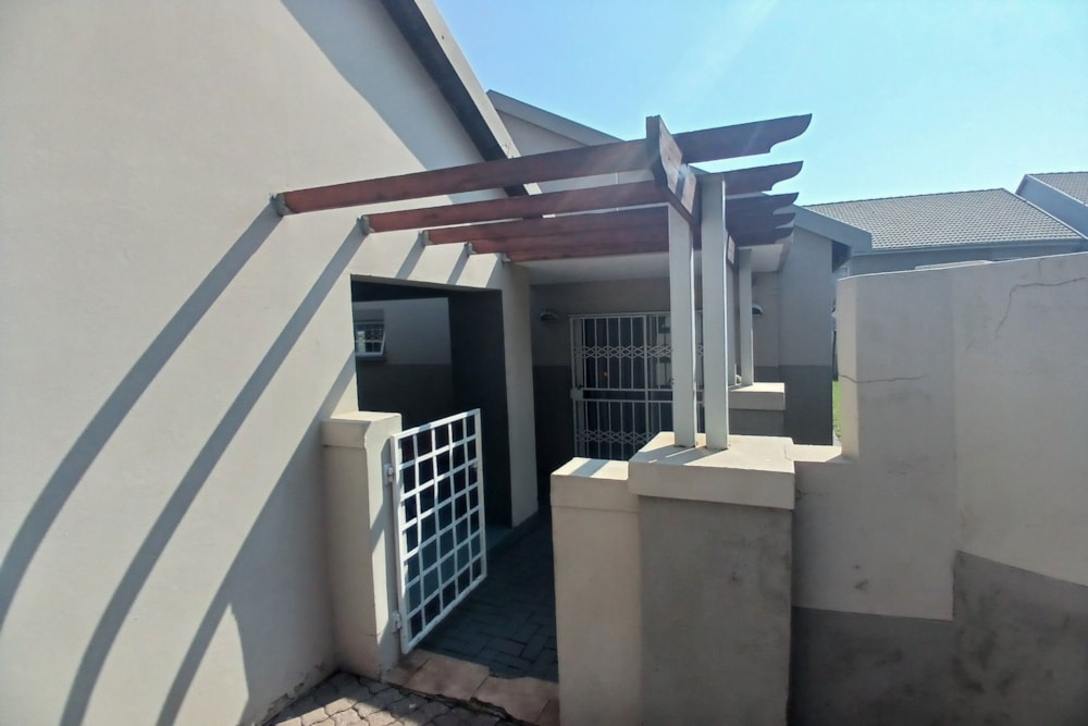 Security complex home to rent in Die Heuwel - 1WD1718800 Security complex home to rent in Die Heuwel - 1WD1718800