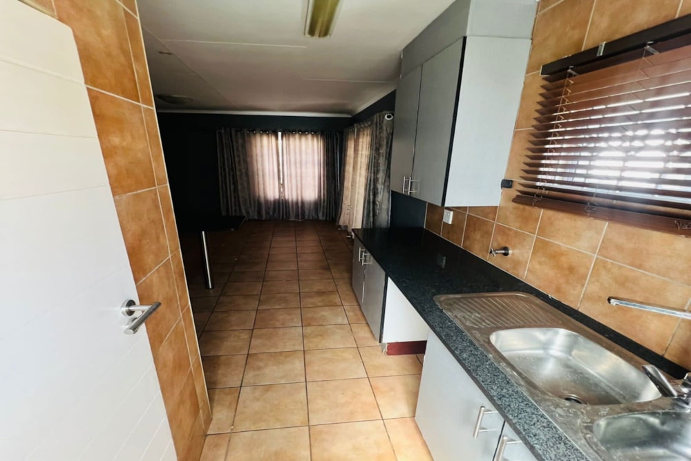Security complex home to rent in Die Heuwel - 1WD1718800 Security complex home to rent in Die Heuwel - 1WD1718800
