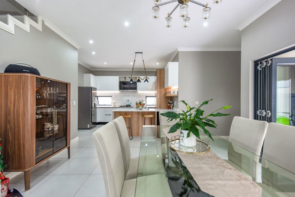 Double-storey house for sale in Olivedale - FW1696453