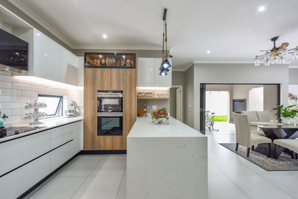 Double-storey house for sale in Olivedale - FW1696453