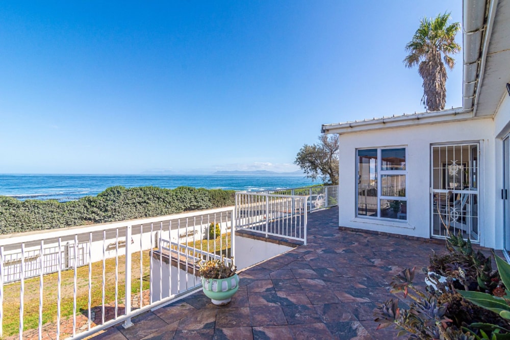 Single-storey house for sale in Gansbaai - 1SW1693293 Single-storey house for sale in Gansbaai - 1SW1693293