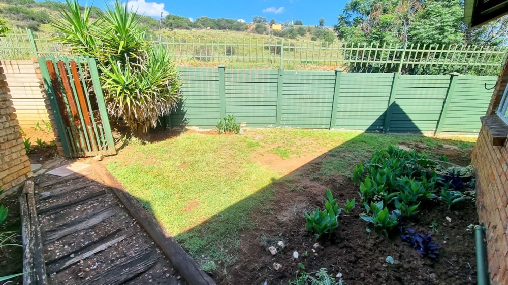 Townhouse for sale in Uitsig, Bloemfontein - 1BX1694777