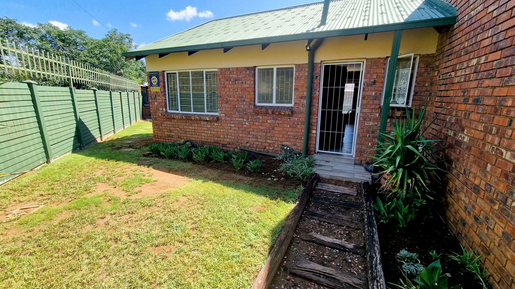 Townhouse for sale in Uitsig, Bloemfontein - 1BX1694777