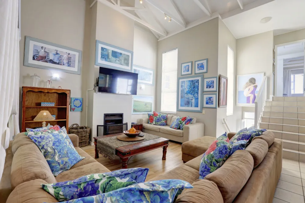 Townhouse for sale in Pinnacle Point Golf Estate - 1MB1694344