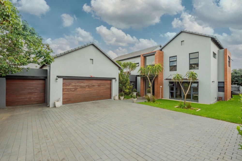 Double-storey house for sale in Copperleaf - 1CU1695346