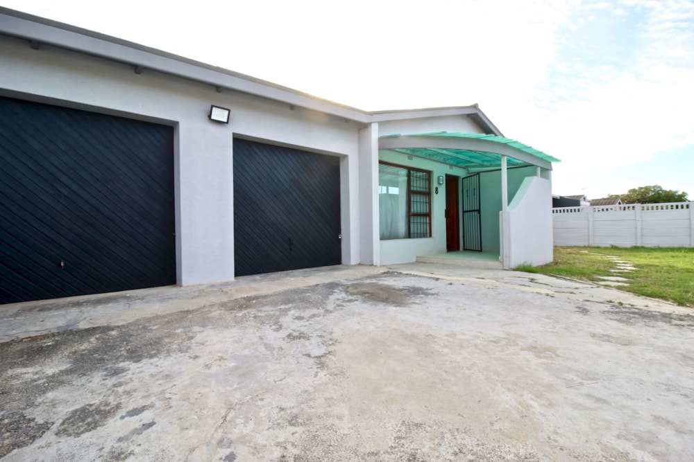 House for sale in Bothasig - 1PLA1695885