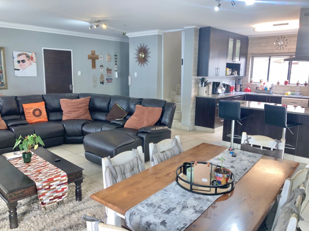 Double-storey cluster for sale in Norton Home Estate - EN1695646 Double-storey cluster for sale in Norton Home Estate - EN1695646