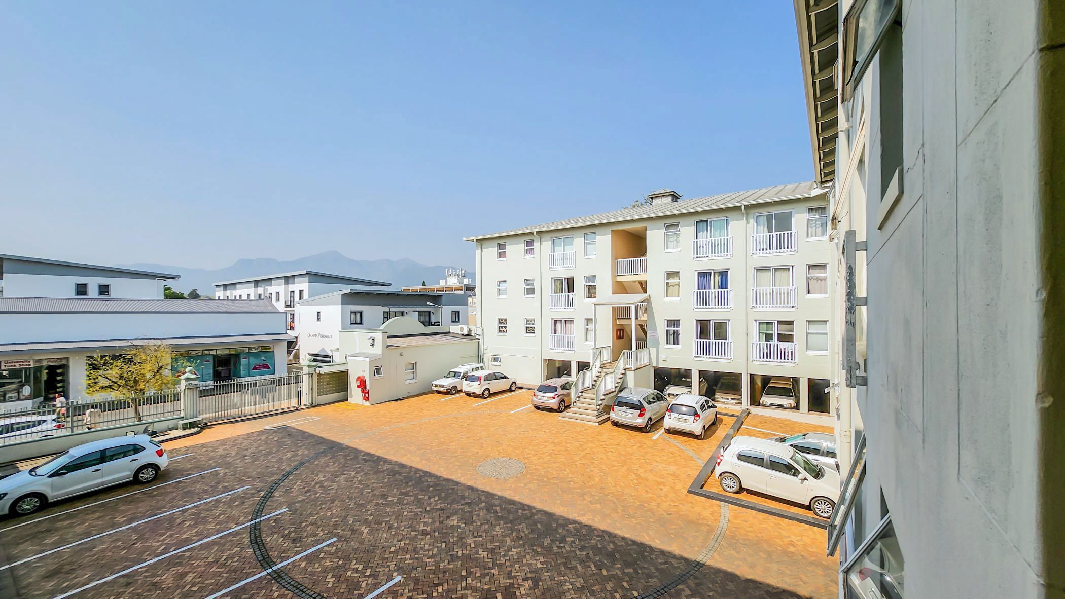 Bachelor apartment let in Wellington North - TKL1585766