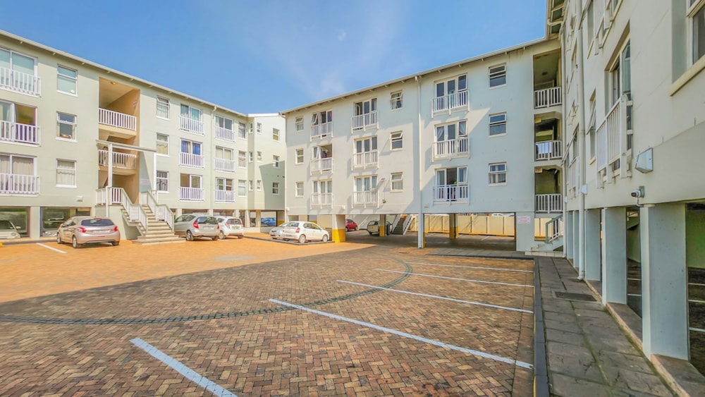 Bachelor apartment let in Wellington North - TKL1716682