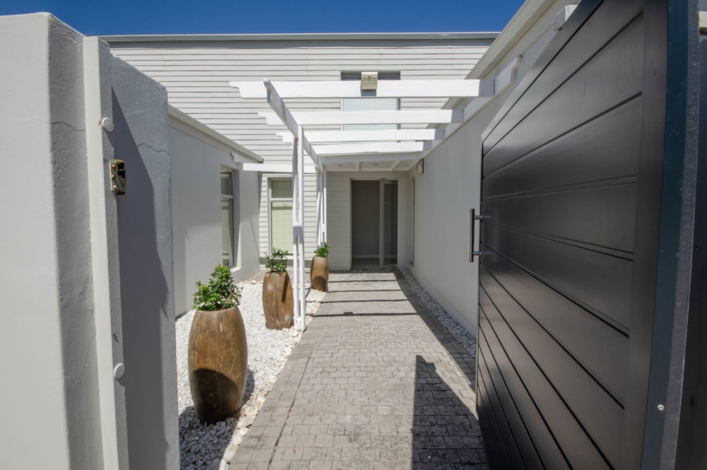 Double-storey house for sale in Kleinmond - KN1717711 Double-storey house for sale in Kleinmond - KN1717711