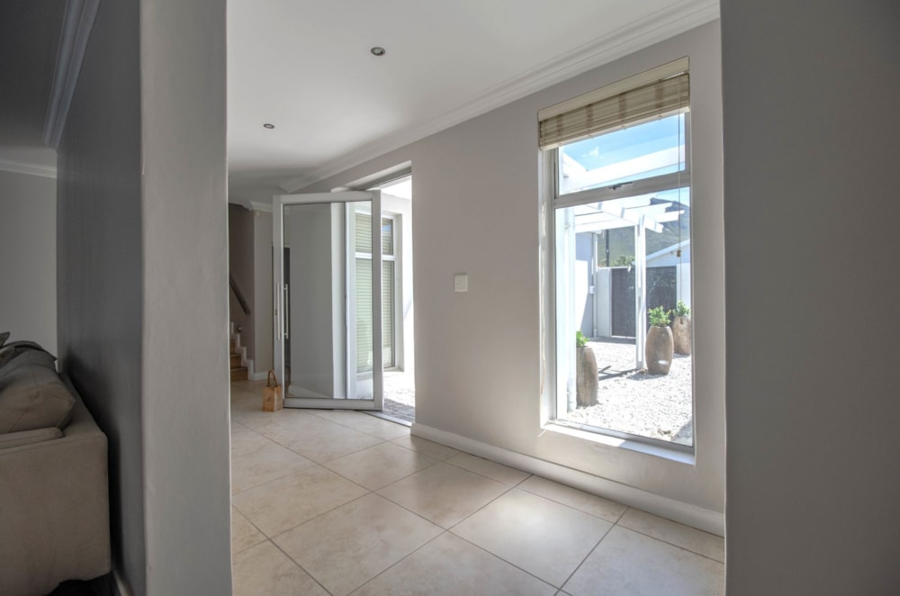 Double-storey house for sale in Kleinmond - KN1717711 Double-storey house for sale in Kleinmond - KN1717711