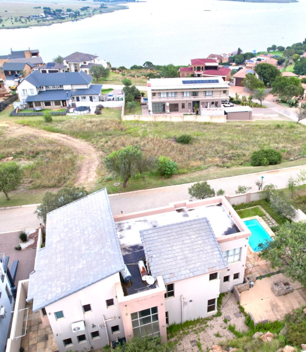 Security estate home for sale in Aquavista Mountain Estate - PRN1530527