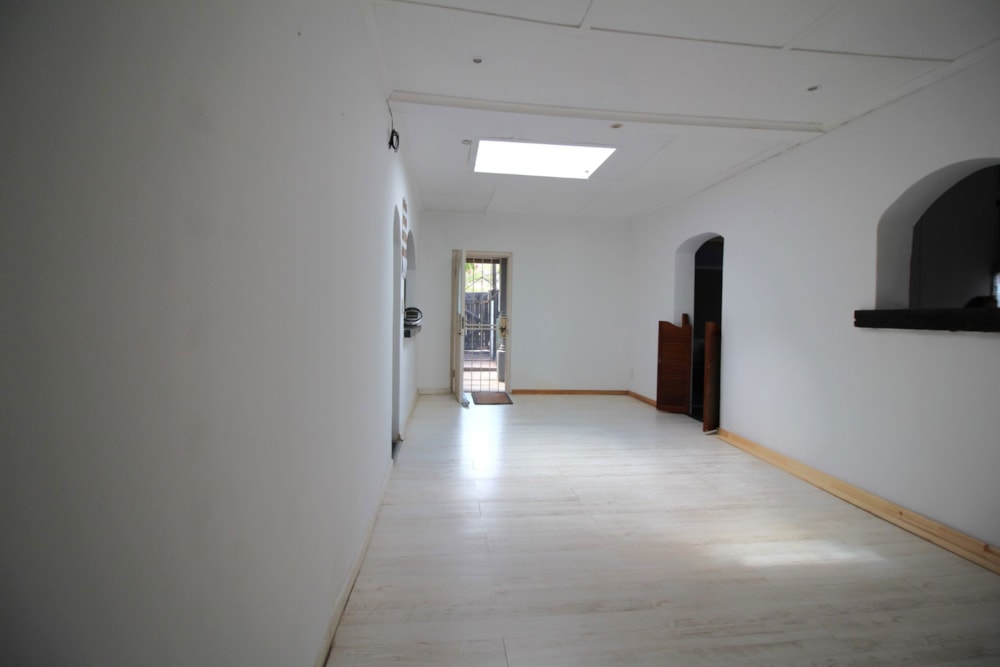 House for sale in Aurora, West Coast - LA1684395