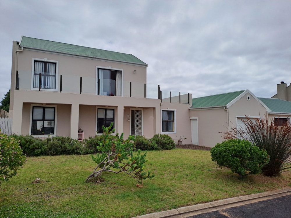 Security complex home for sale in Stilbaai West - 1SR1693106 Security complex home for sale in Stilbaai West - 1SR1693106