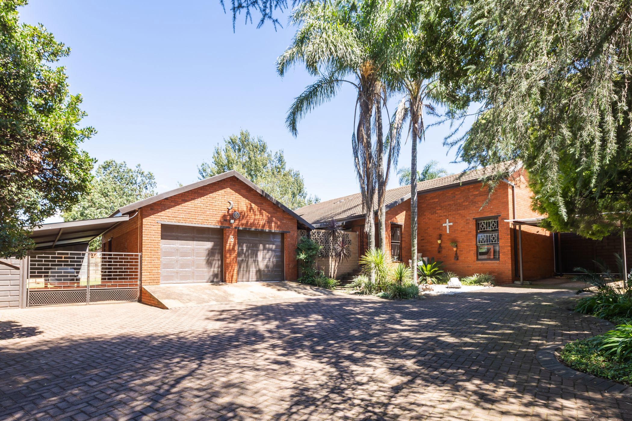 Single-storey house sold in Hutten Heights - 1NW1691489