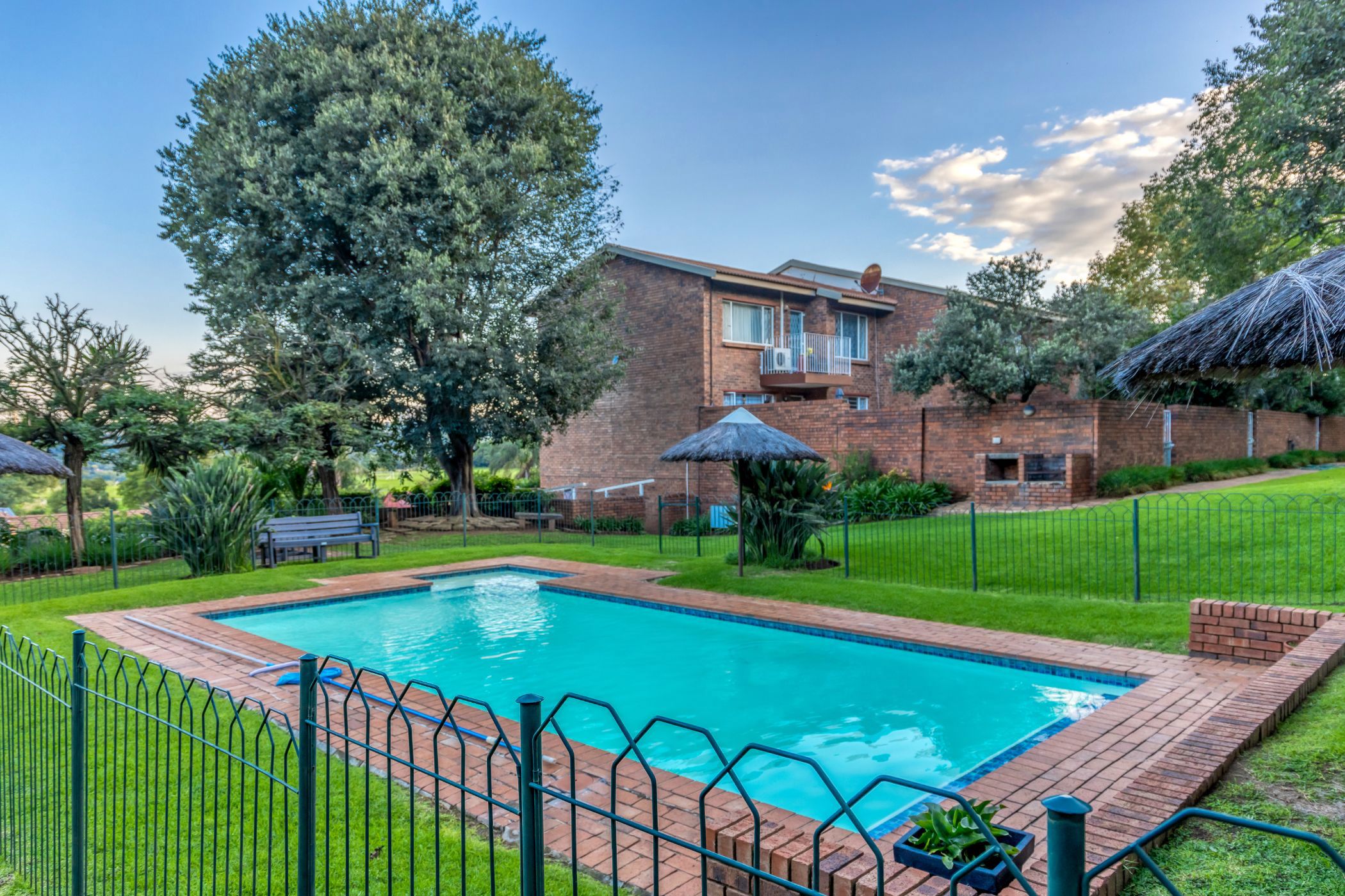 Apartment for sale in Northcliff, Johannesburg - RAN1694198