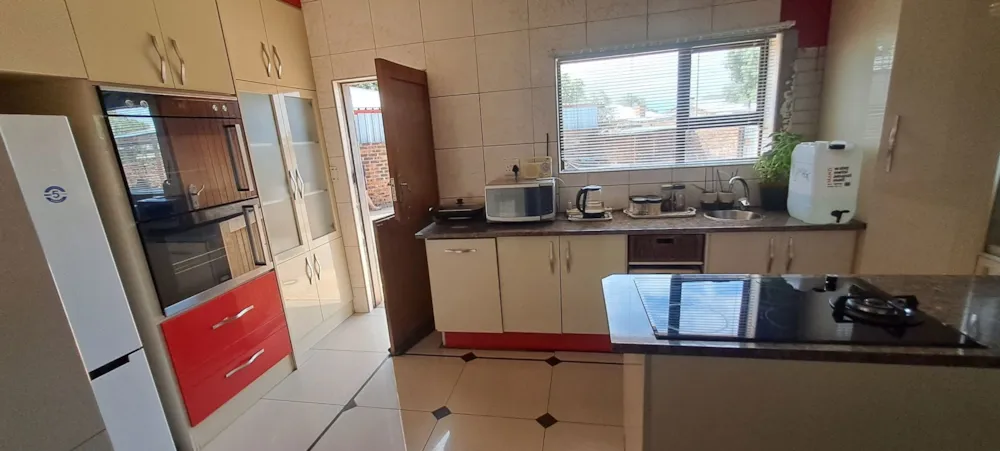 House for sale in Beaconsfield - 1KJ1695693 House for sale in Beaconsfield - 1KJ1695693