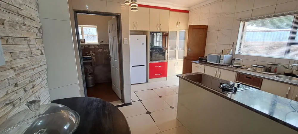 House for sale in Beaconsfield - 1KJ1695693 House for sale in Beaconsfield - 1KJ1695693