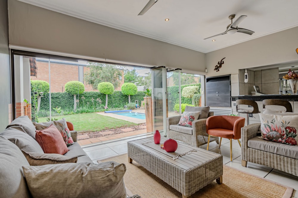 House for sale in Baileys Muckleneuk - PT1693738 House for sale in Baileys Muckleneuk - PT1693738