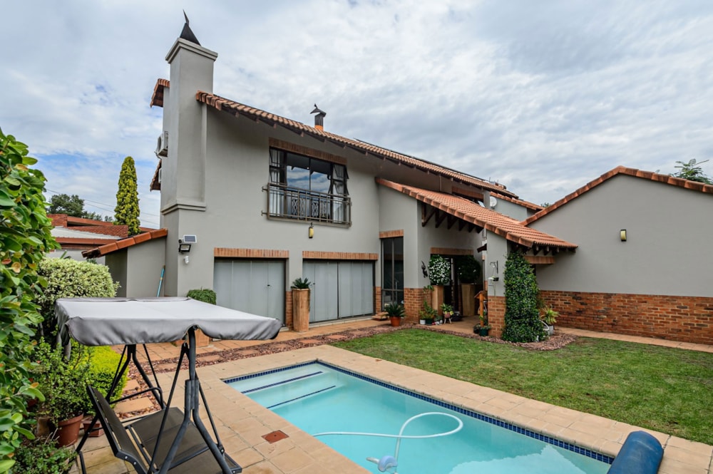 House for sale in Baileys Muckleneuk - PT1693738 House for sale in Baileys Muckleneuk - PT1693738