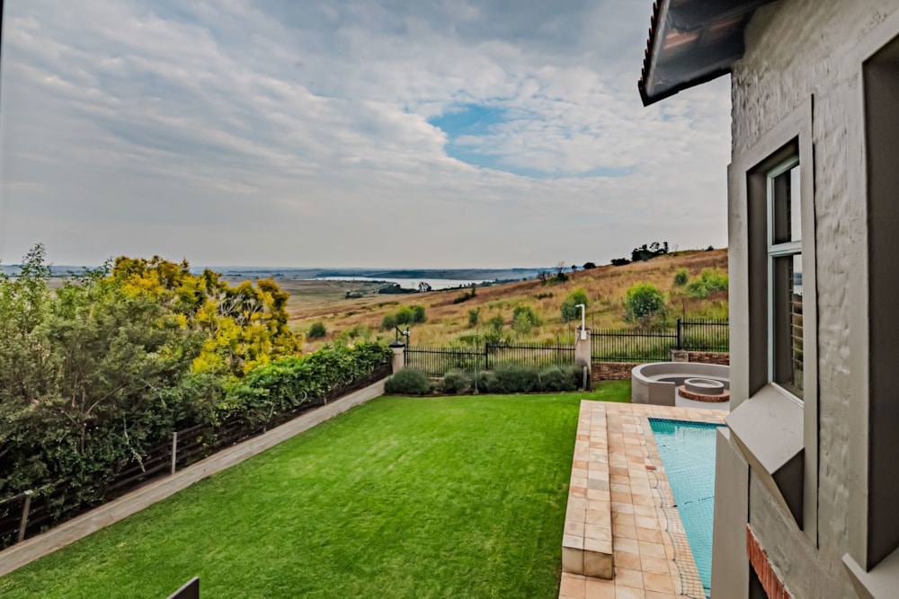 House sold in Country Lane Estate - CN1626317