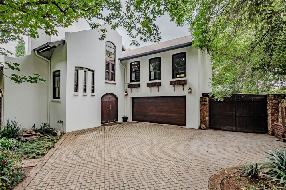 House sold in Country Lane Estate - CN1695980