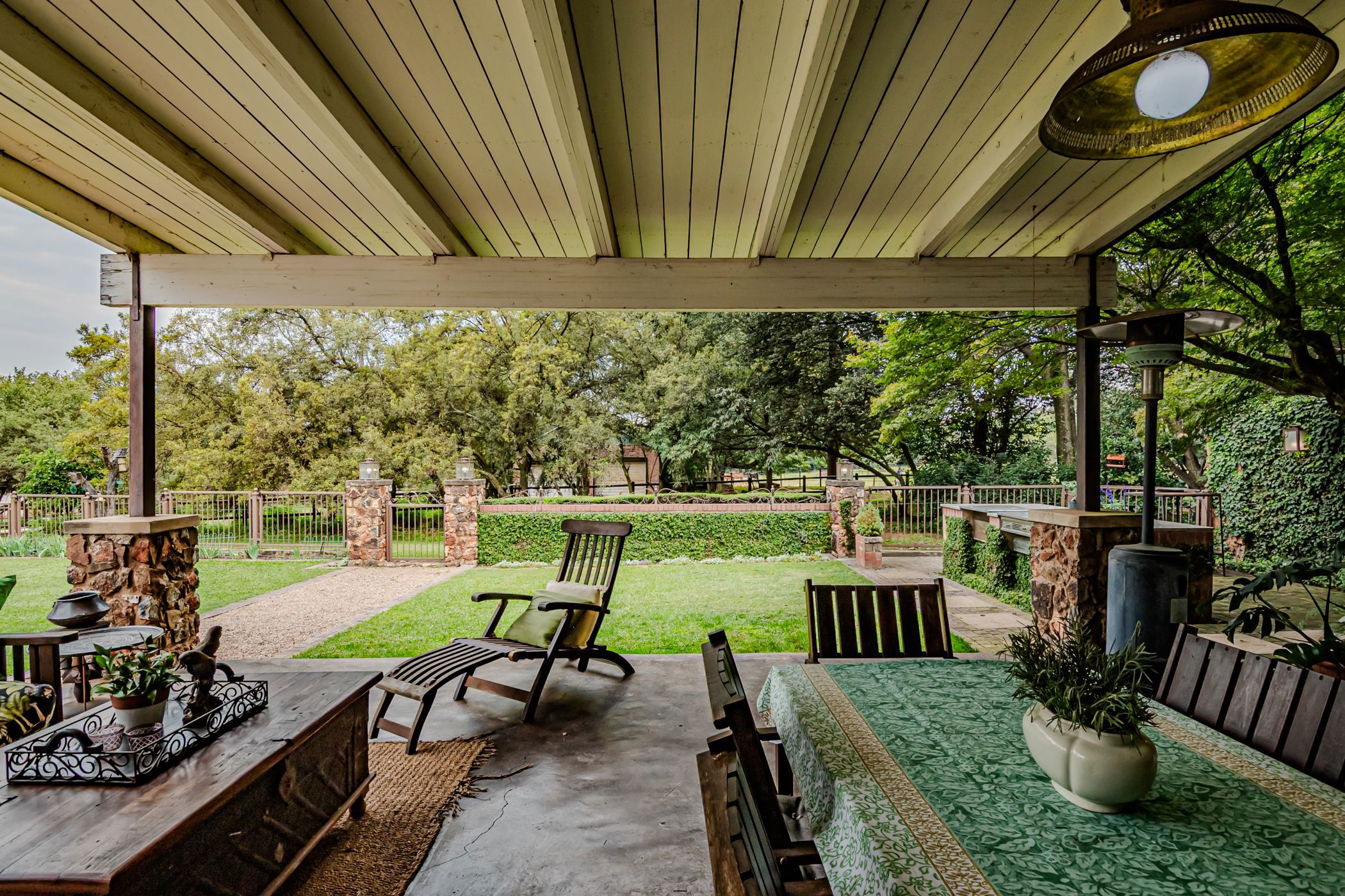 House sold in Country Lane Estate - CN1695980