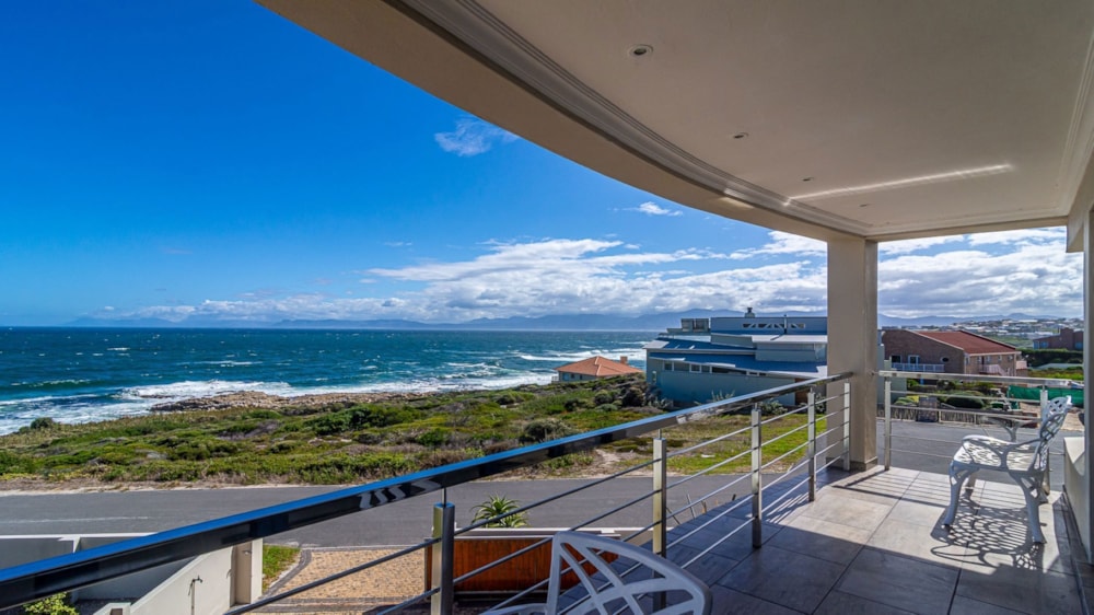 House for sale in Perlemoenbaai - 1SW1696316 House for sale in Perlemoenbaai - 1SW1696316