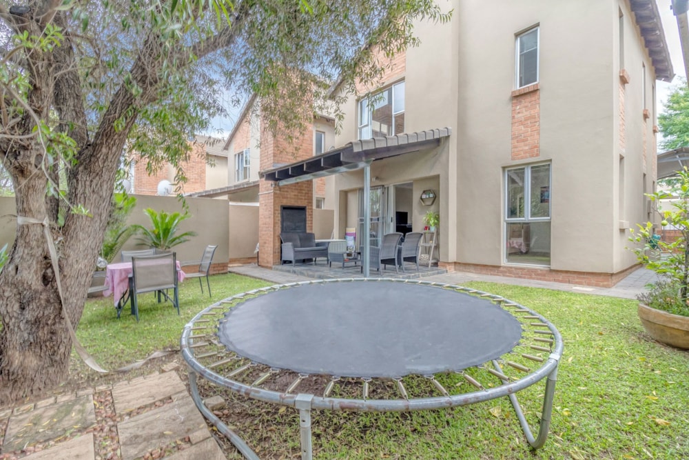 Townhouse for sale in Dainfern Area - FW1693970 Townhouse for sale in Dainfern Area - FW1693970