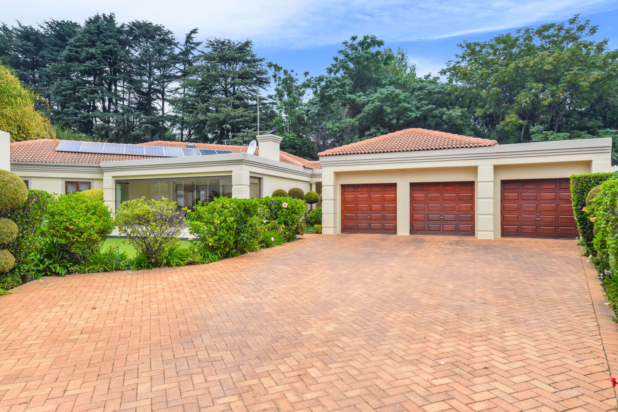 Cluster sold in Bryanston - HP1695432