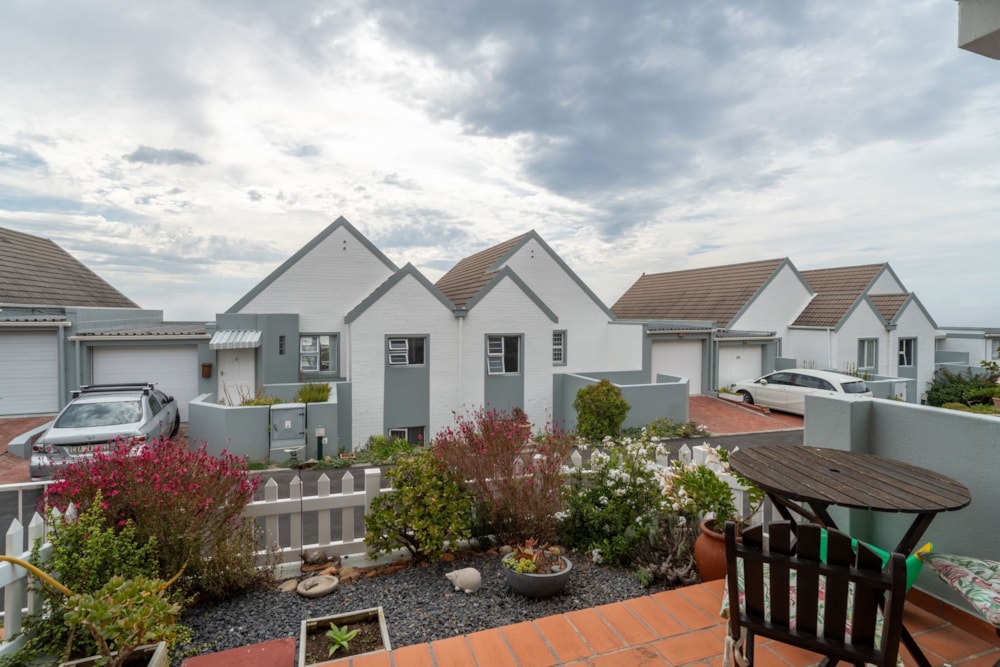 Apartment sold in Simons Town Central - SIM1694453 Apartment sold in Simons Town Central - SIM1694453