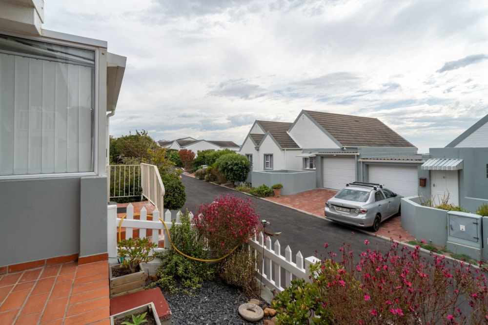 Apartment sold in Simons Town Central - SIM1694453 Apartment sold in Simons Town Central - SIM1694453