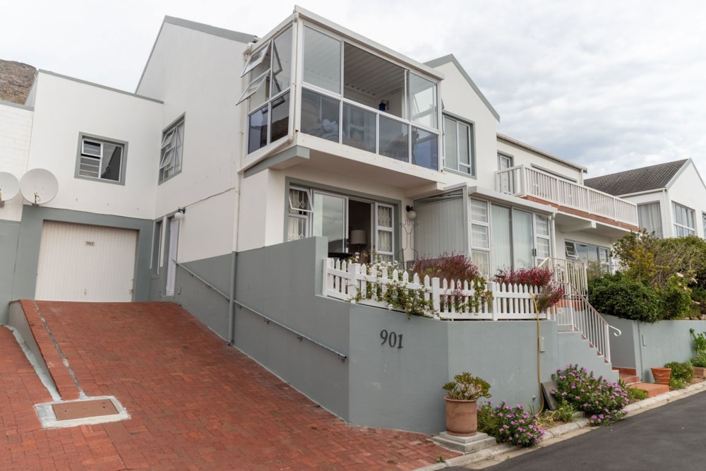 Apartment sold in Simons Town Central - SIM1694453 Apartment sold in Simons Town Central - SIM1694453