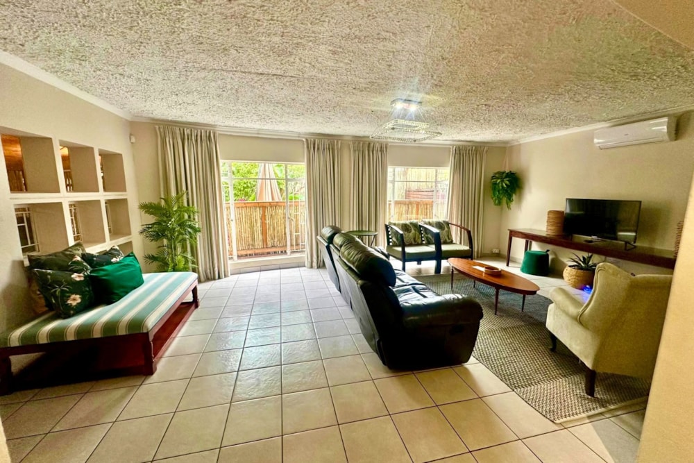 Double-storey house for sale in Sonheuwel - 1NS1697614 Double-storey house for sale in Sonheuwel - 1NS1697614