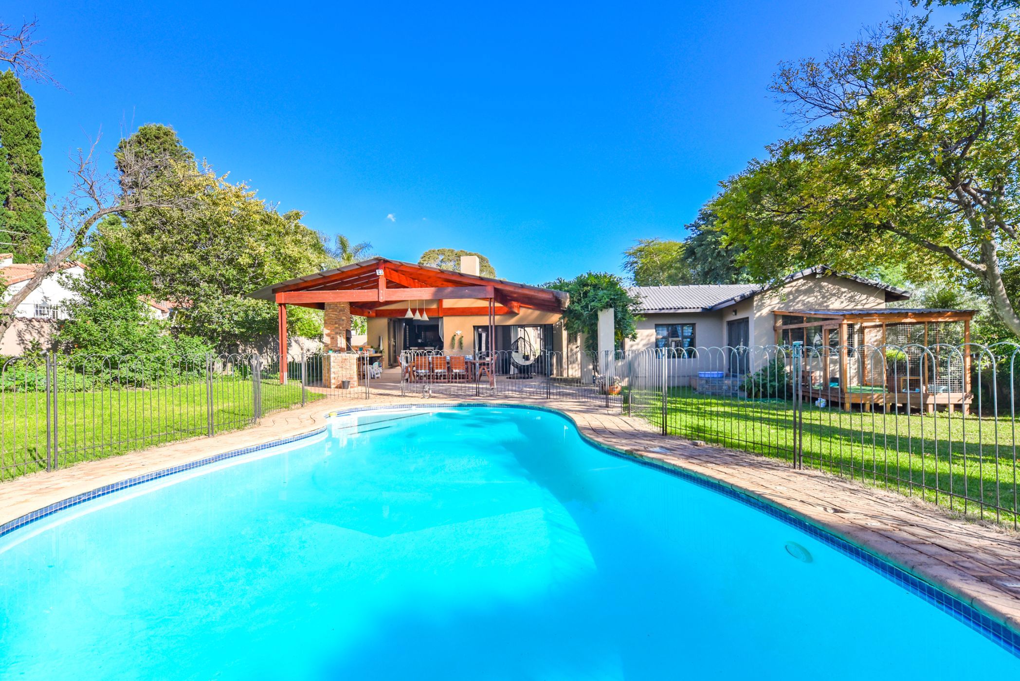 House sold in Sunninghill - FW1698928