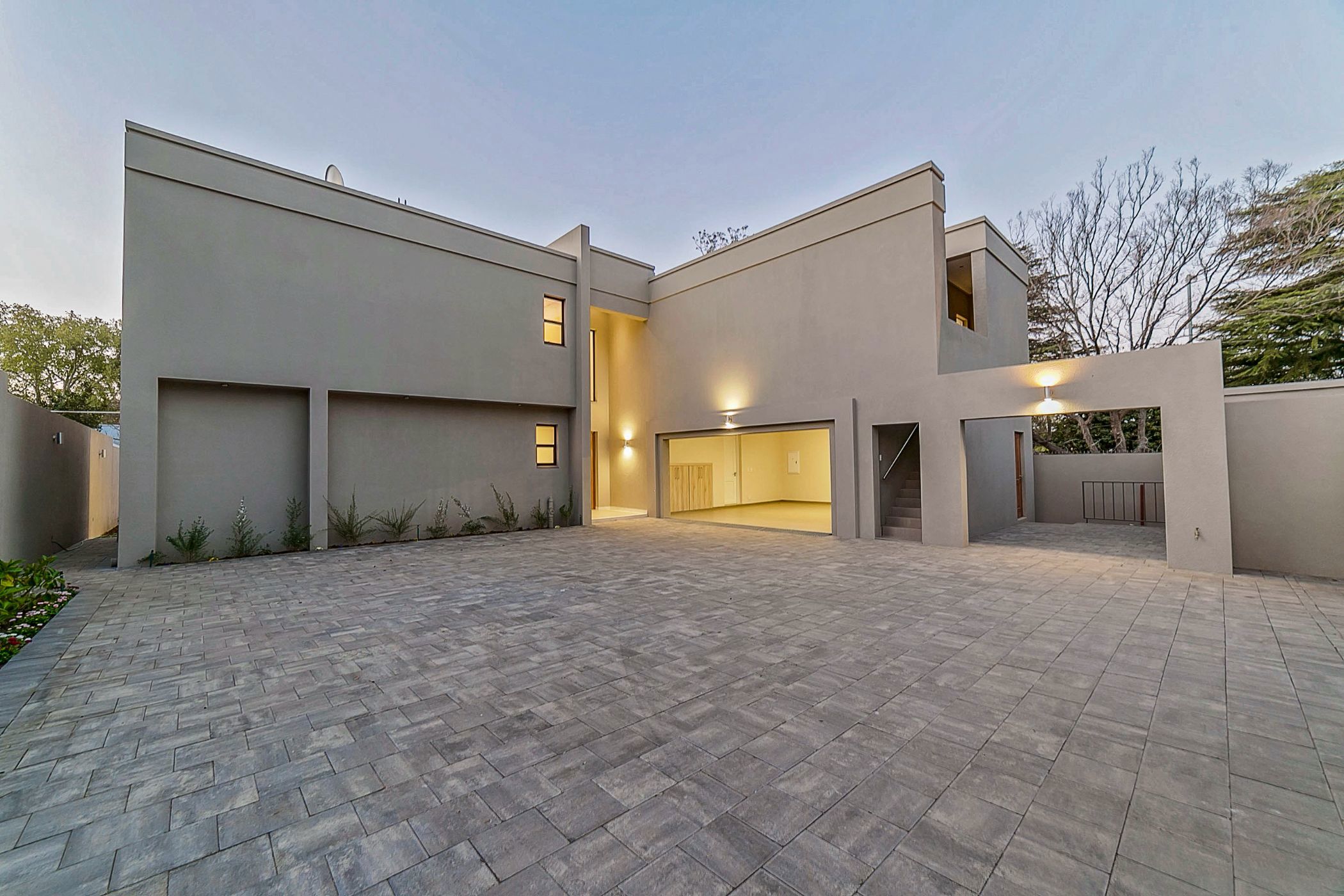 Double-storey cluster sold in Oaklands, Johannesburg - HP1696397