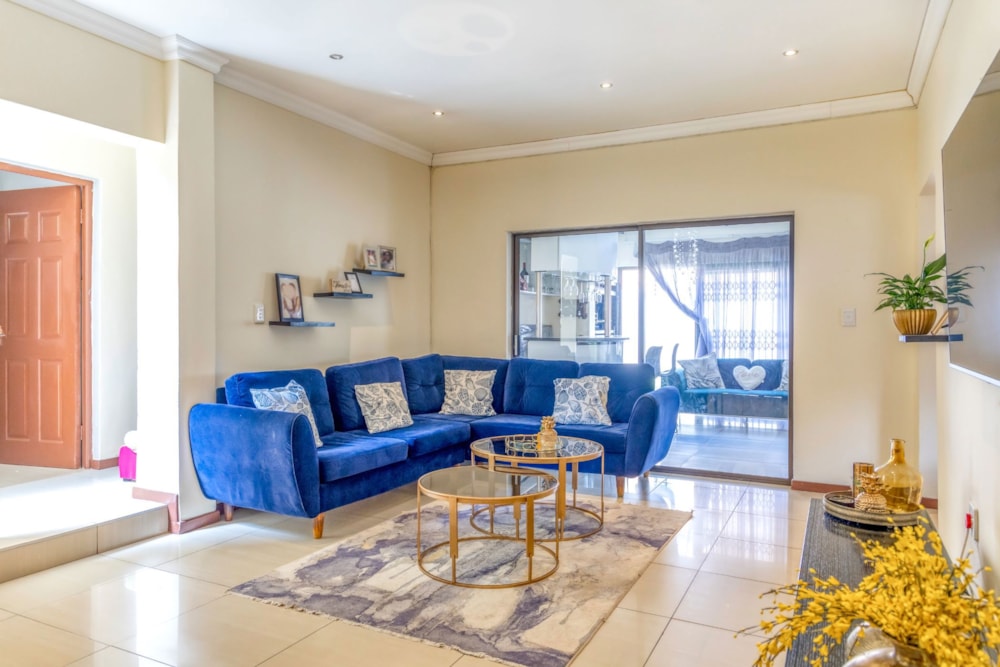 Double-storey cluster sold in Strubensvalley - RAN1697761 Double-storey cluster sold in Strubensvalley - RAN1697761