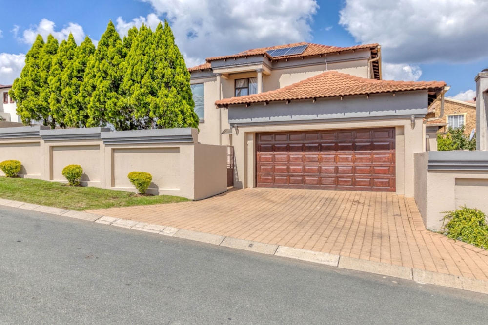 Double-storey cluster sold in Strubensvalley - RAN1697761 Double-storey cluster sold in Strubensvalley - RAN1697761