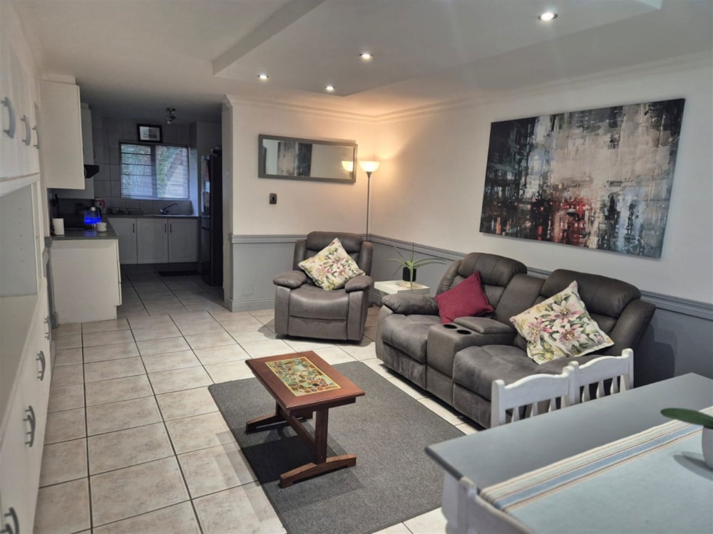 Apartment sold in Sunninghill Gardens - FW1699018 Apartment sold in Sunninghill Gardens - FW1699018