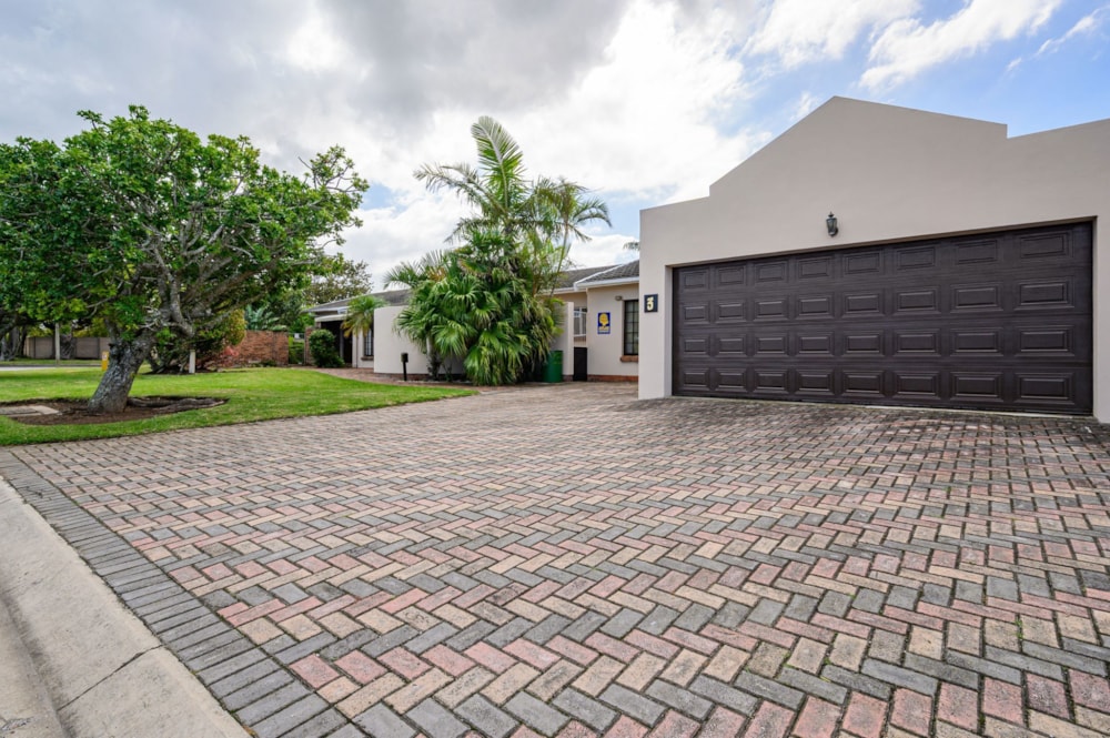 House sold in Sherwood, Port Elizabeth, Gqeberha - 1PLZ1697602 House sold in Sherwood, Port Elizabeth, Gqeberha - 1PLZ1697602