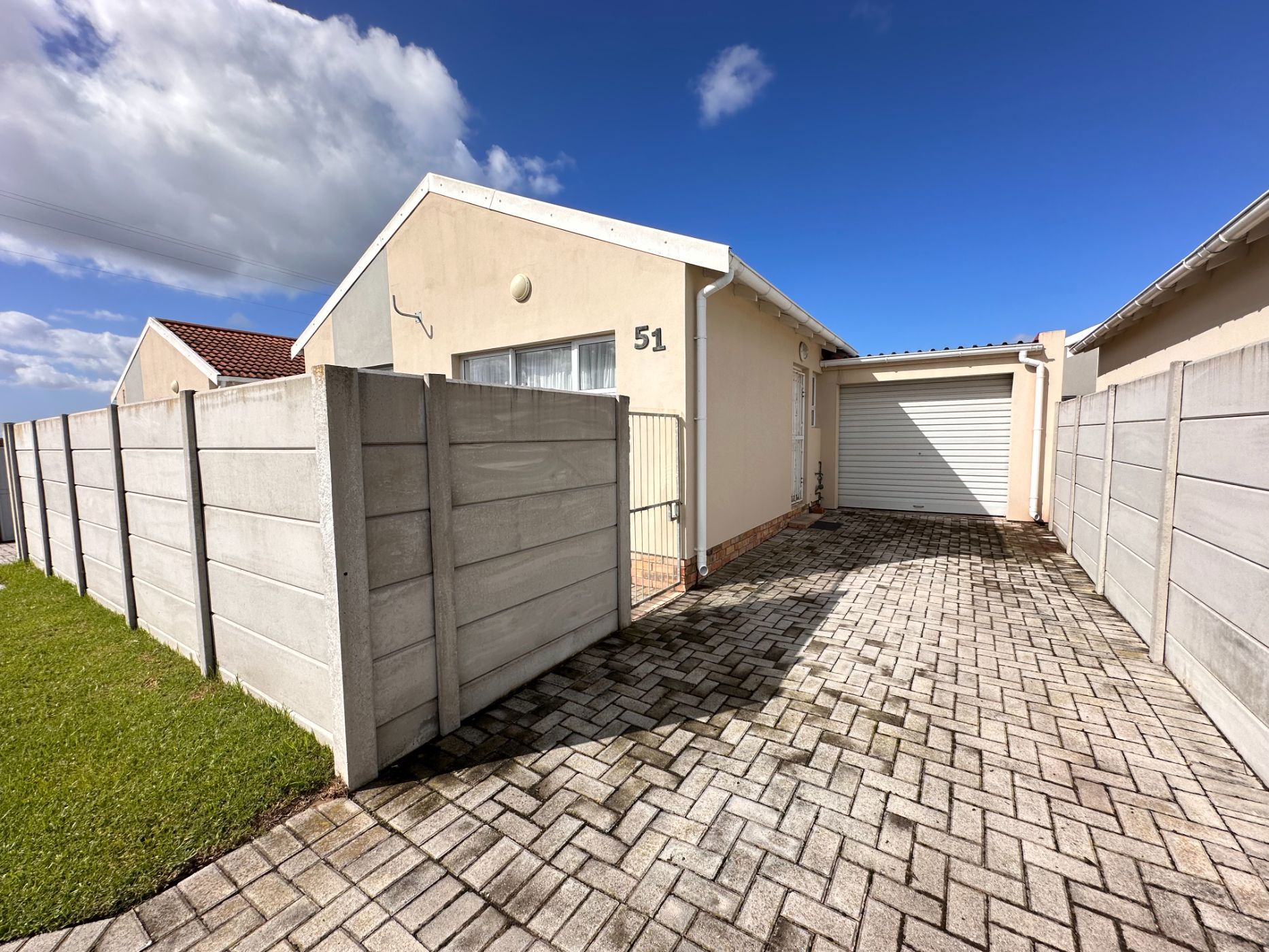 Apartment for sale in Sherwood, Port Elizabeth, Gqeberha - 1PLZ1697398