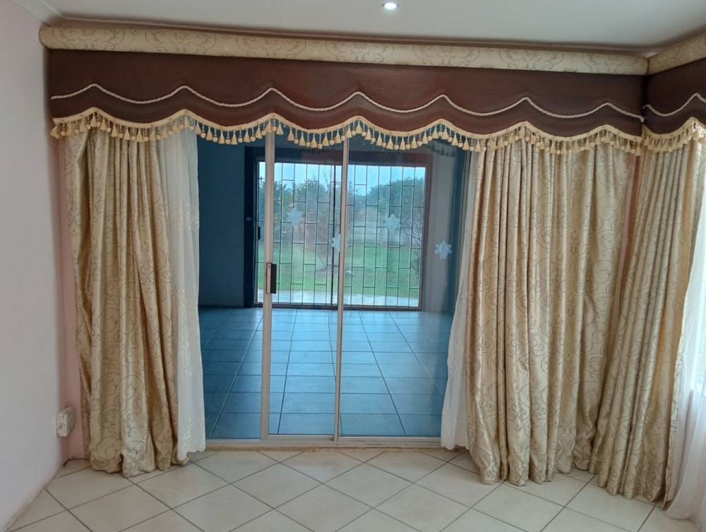 House for sale in Bluewater Bay, Port Elizabeth, Gqeberha - 1PLZ1677315 House for sale in Bluewater Bay, Port Elizabeth, Gqeberha - 1PLZ1677315