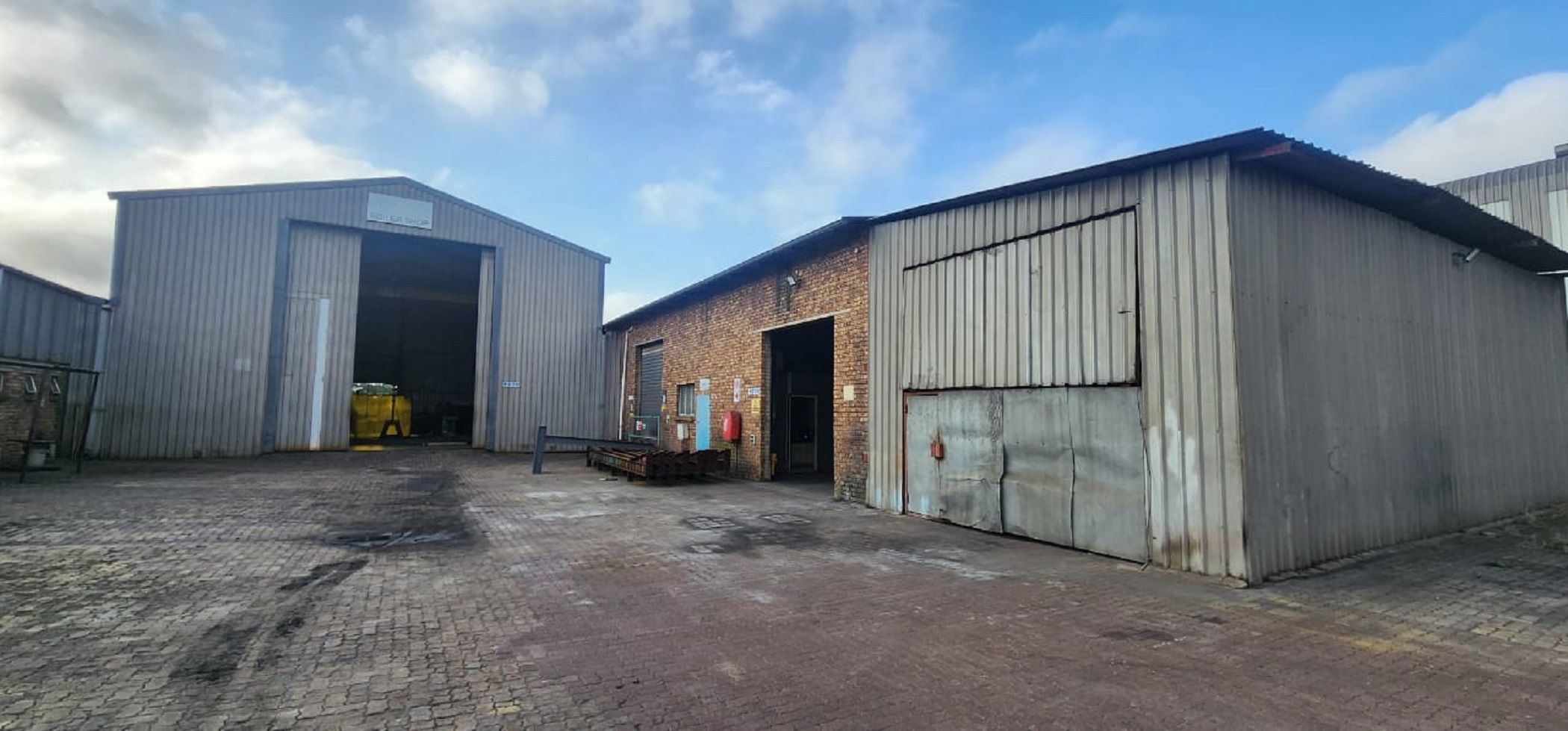 Commercial industrial property for sale in Alton - 1RY1697296
