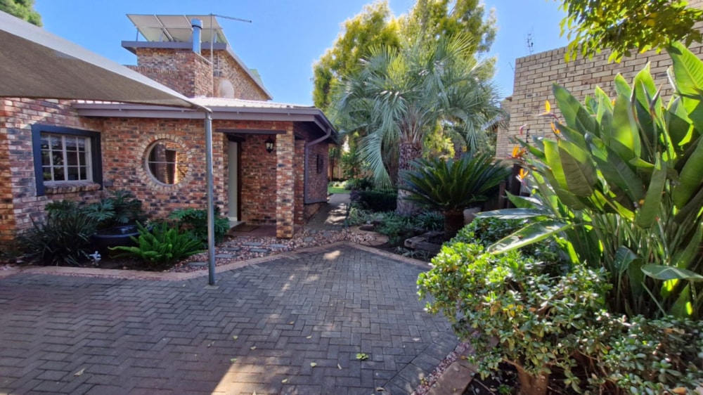 Double-storey house for sale in Langenhovenpark - 1BX1699096 Double-storey house for sale in Langenhovenpark - 1BX1699096