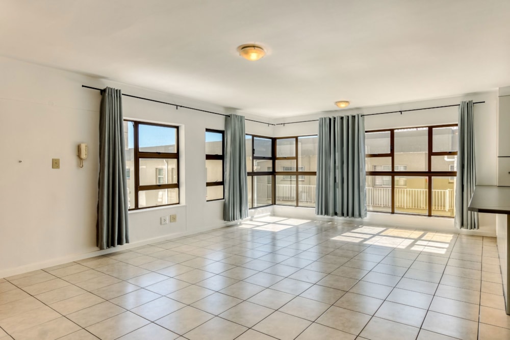 Apartment sold in Strand North - SW1698316