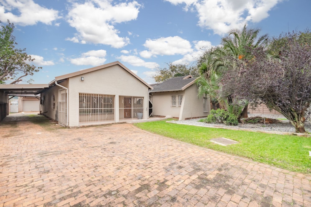 House for sale in Parkrand - BOK1697344