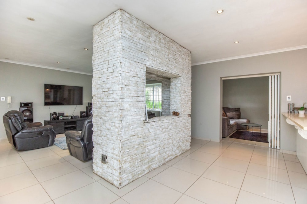 Single-storey house for sale in Kloof - 1KF1698801 Single-storey house for sale in Kloof - 1KF1698801