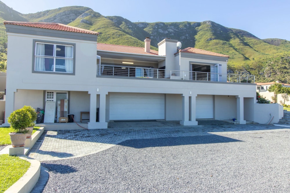 Double-storey house for sale in Onrus - ON1489441 Double-storey house for sale in Onrus - ON1489441