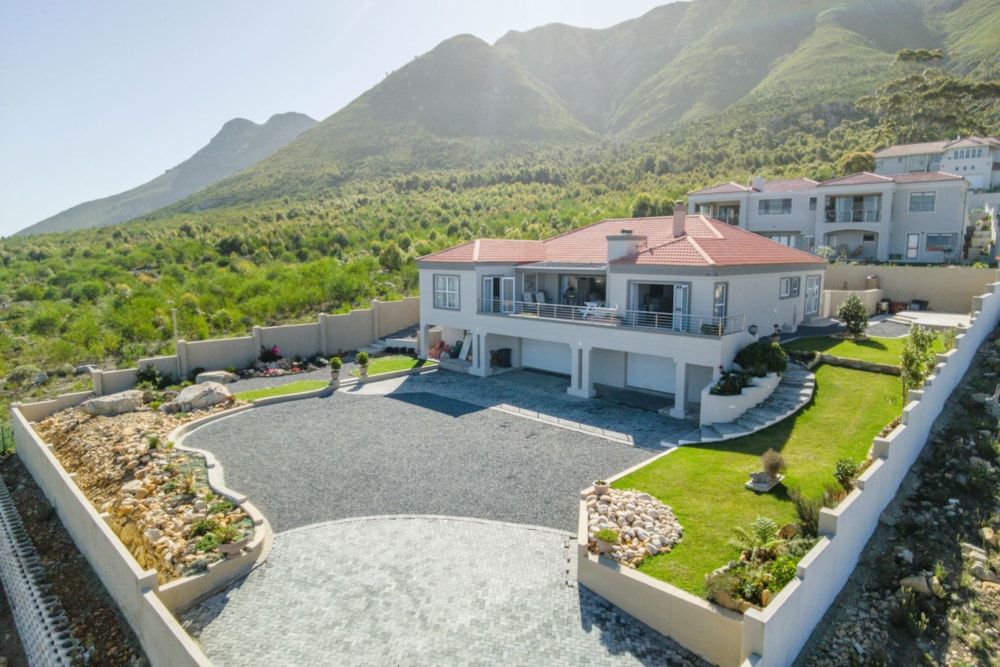 Double-storey house for sale in Onrus - ON1489441 Double-storey house for sale in Onrus - ON1489441